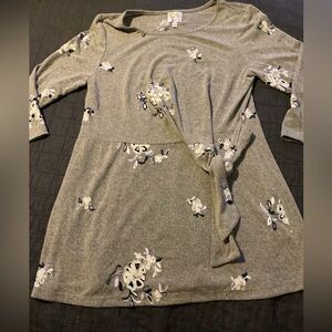 Anthropologie Fig &‎ Flower Gray Embroidered Floral Tunic Top Size Medium